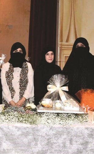 مراقبة رياض الاطفال انتصار الفجري اثناء الاحتفال﻿