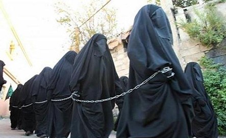 داعش يدشن "سوق الخلافة" على "الواتس اب" لبيع وشراء "السبايا "!