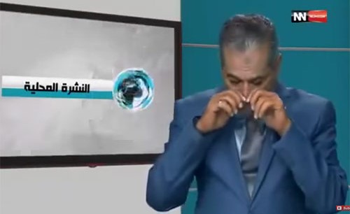 بالفيديو.. مذيع ينهار باكيًا ويعجز عن استكمال قراءة النشرة