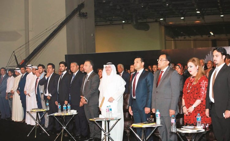 الشيخة فاطمة الصباح ومحمود عفيفي ووزير الاسكان المصري خلال افتتاح مؤتمر النخبة العقاري في مصر﻿