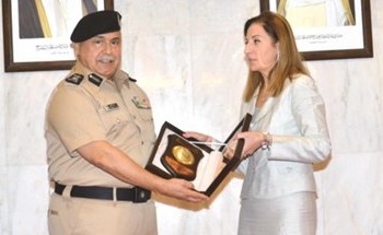 وكيل الداخلية يكرم مديرة مركز جدل للتدريب سهير جرادات﻿