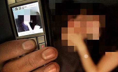 "ضابط مزيف"يبتز فتاة ويهددها بفضح علاقتها المحرّمة معه عبر مواقع التواصل الاجتماعي !