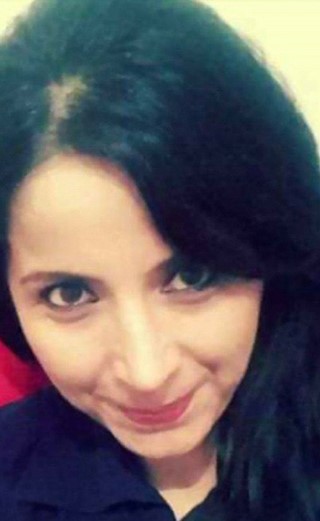 فيديو يوثق لحظة مقتل امراة على يد طليقها طعناً بالسكين في اسطنبول