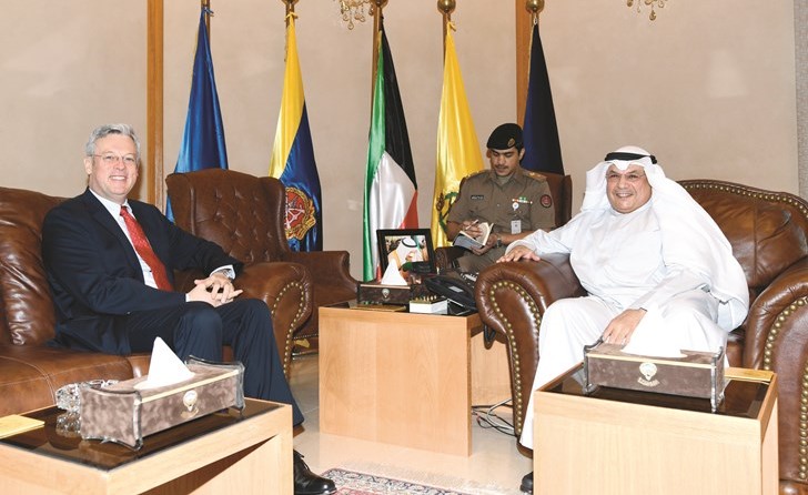 الشيخ خالد الجراح اثناء لقائه مع سفير المانيا كارلفريد بيرغنر ﻿