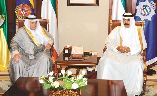 سمو ولي العهد الشيخ نواف الاحمد مستقبلا الشيخ خالد الجراح﻿