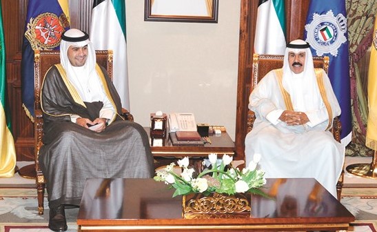 سمو ولي العهد خلال استقباله انس الصالح﻿