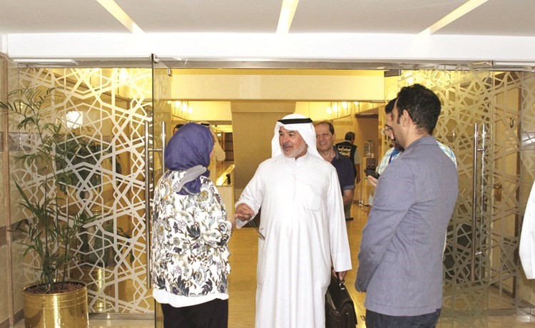 صالح عاشور مغادرا المجلس﻿