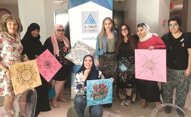 جانب من ورشة رسم المندلة﻿