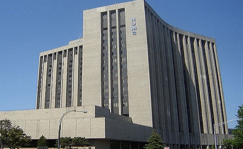 مركز ناسّاو الجامعي الطبي في نيويورك، افتتحوه في 1974 وشهير بمعالجة الحروق