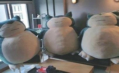 حاول مفاجأة زوجته بالبوكيمون.. فكاد يحطم زواجه