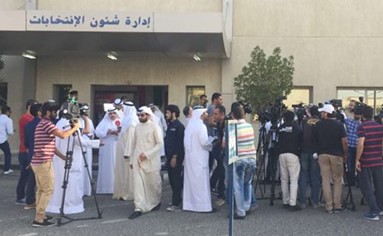 قطار الترشح لمجلس أمة 2016 بدأ.. وإقبال غير مسبوق على إدارة الانتخابات في ساعات الصباح الأولى