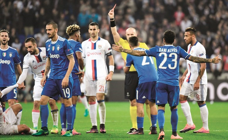 طرد ليمينا لاعب يوفنتوس 	افب﻿