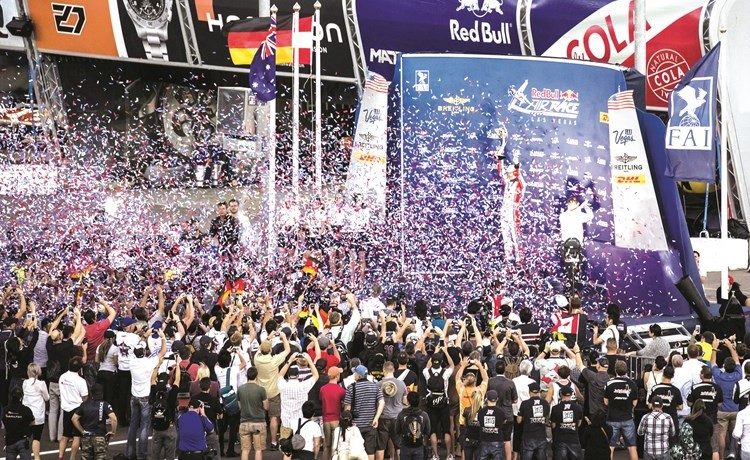 بطل العالم ماتياس دولديرير متوجا باللقب﻿