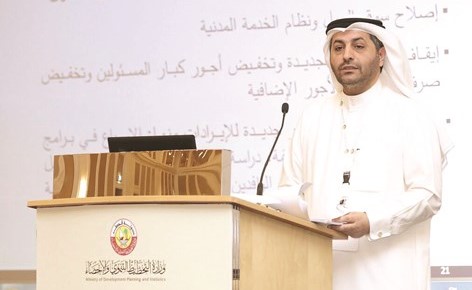 طلال الشمري متحدثا خلال الورشة﻿