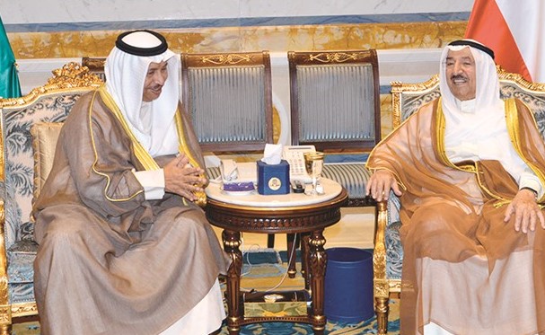 صاحب السمو الامير الشيخ صباح الاحمد مستقبلا سمو رئيس الوزراء الشيخ جابر المبارك ﻿