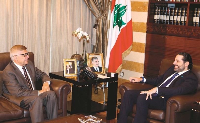الرئيس سعد الحريري مستقبلا السفير الروسي الكسندر زاسبكين في بيت الوسط	 (محمود الطويل)