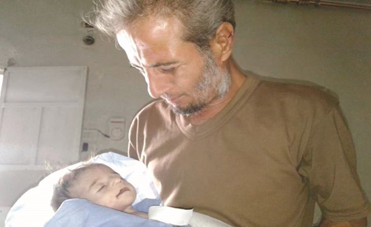 صورة وزعها ناشطون للرضيع المتوفى مصطفى﻿