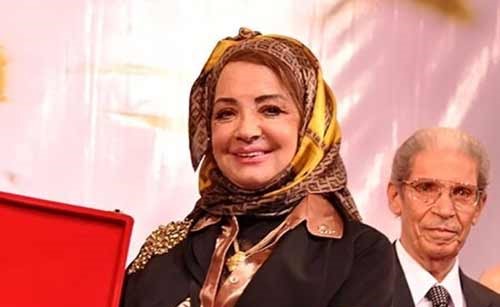 شقيقة الفنانة شهيرة مذيعة تشبهها جدًا.. تعرف عليها