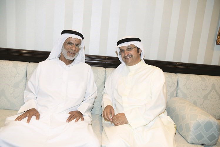 الشايع يتحدث الى احد ناخبيه ﻿