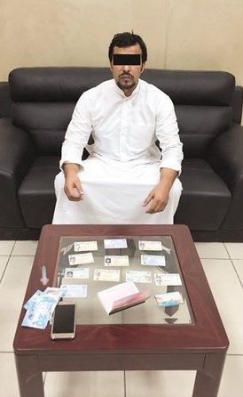 السوري المتهم وامامه هويات وافدين﻿