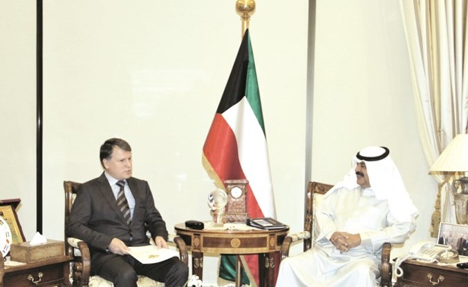  نائب وزير الخارجية خالد الجارالله مستقبلا السفير الروسي اليكسي سولوماتين ﻿