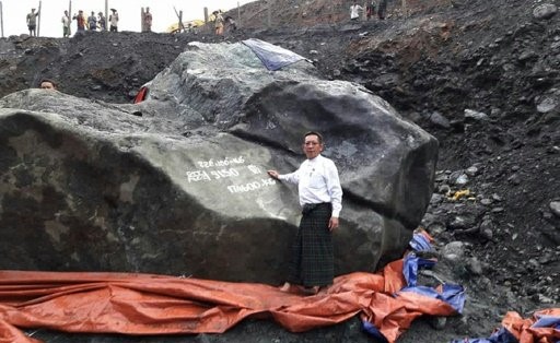 العثور في بورما على حجر جاد وزنه 174 طنا لا يمكن اخراجه من الارض