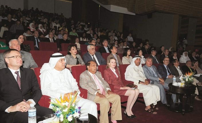 السفير التشيكي مارتن فيتيك وامين عام المجلس الوطني معلي اليوحة في مقدمة الحضور﻿