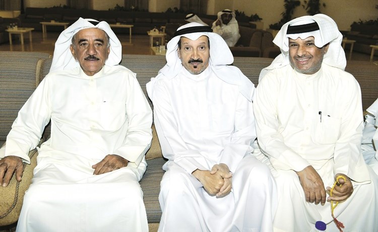 اللواء مجاسم المنصوري مع الحضور﻿
