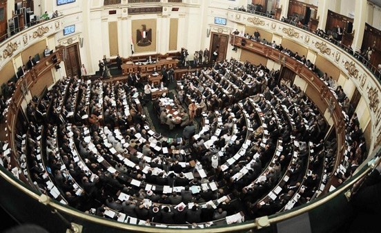 لجنة برلمانية تتبنى مبادرة لإلغاء نظام الكفيل للعاملين بالخارج