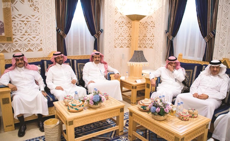جانب من استقبال خادم الحرمين الشريفين ولي عهد ابوظبي﻿