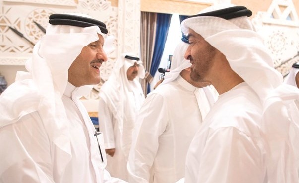 الامير سلطان بن سلمان خلال استقبال خادم الحرمين الشريفين ولي عهد ابوظبي ﻿