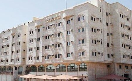 شاب يقاضي والده بتهمة تشويه سمعته وتخبيب زوجته.. ويطالبه بتعويض مادي ومعنوي