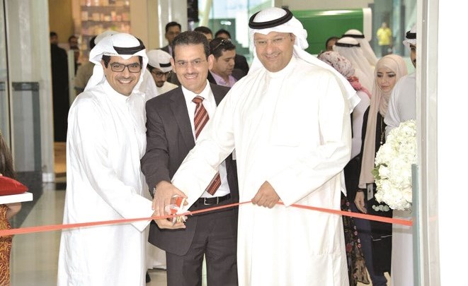 دعلي العبيدى ومازن الناهض يفتتحان مركزي القلب والعظام الجديدين﻿