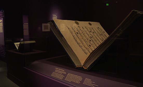 بالفيديو.. معرض للمخطوطات القرآنية في واشنطن