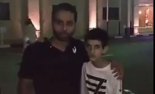 بالفيديو.. ياسر القحطاني يتدخل لإخراج طفل تعرض لصدمة نفسية خسر بسببها وزنه
