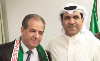الزميل خالد العدواني مع وزير الشباب والرياضة الجزائري الهادي ولد علي﻿
