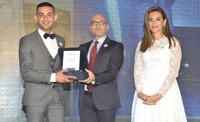 تكريم احد المشاركين﻿