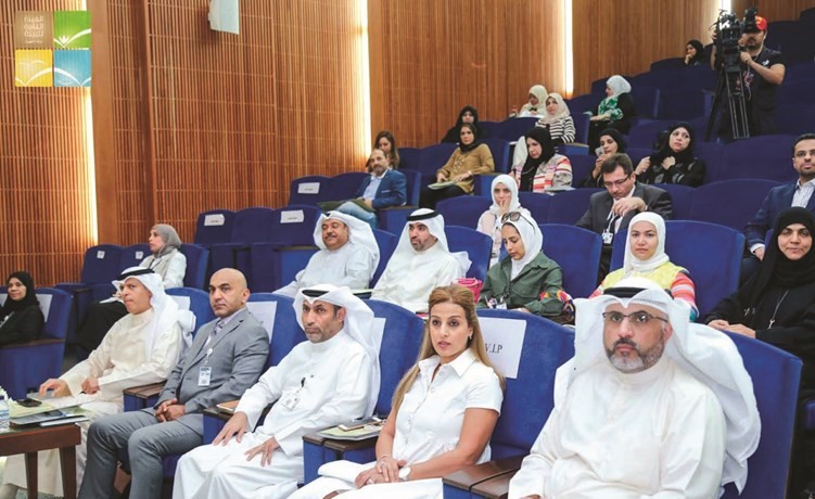 جانب من الحضور في الورشة﻿