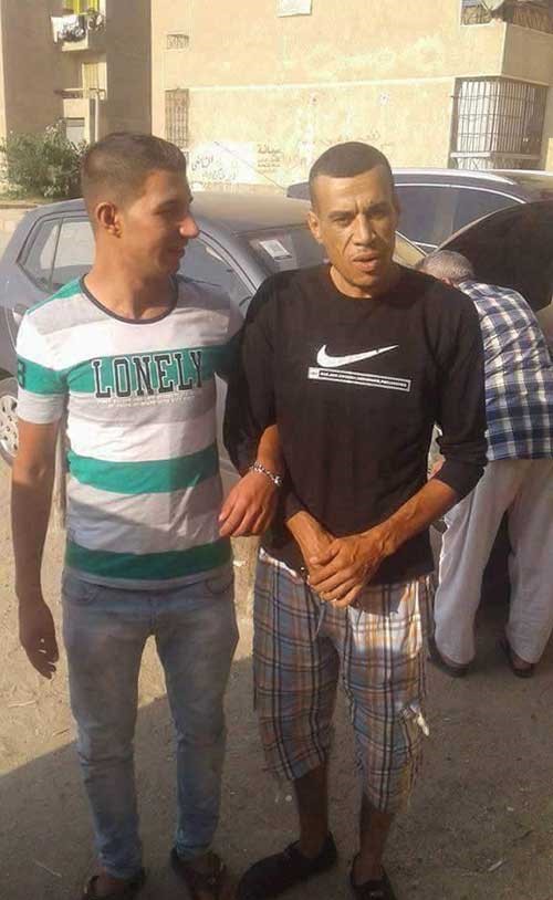 مع صديقة 