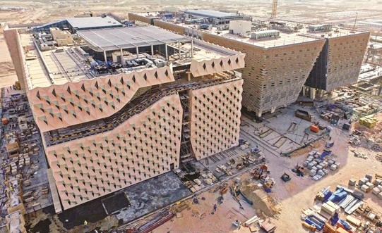 نسعى لانجاز العمل بدون حوادث﻿