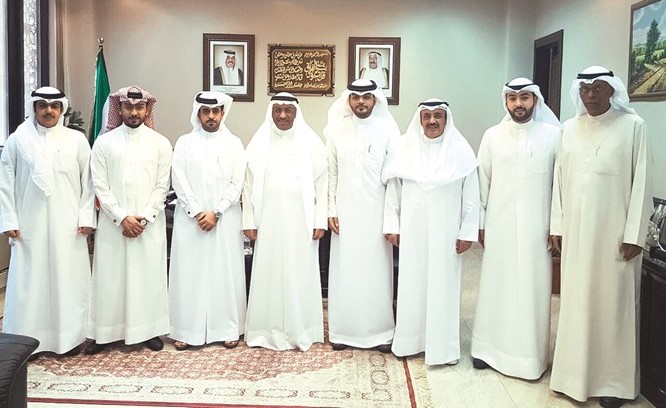 المستشار ضرار العسعوسي متوسطا الوفد الزائر ﻿