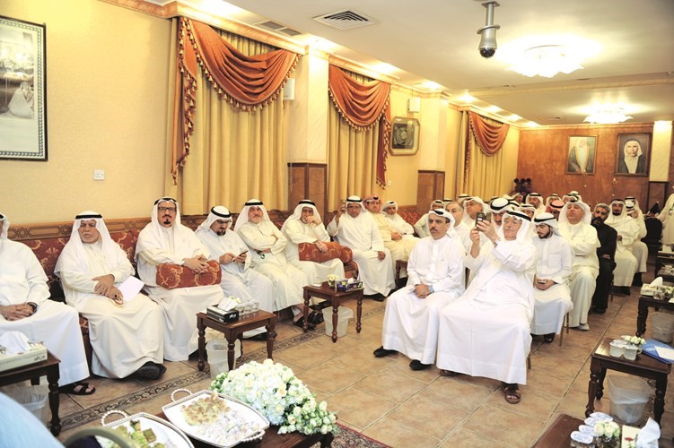 متابعة من ناخبي الاولى لحديث النائب السابق ومرشح الدائرة الاولى د يوسف الزلزلة﻿