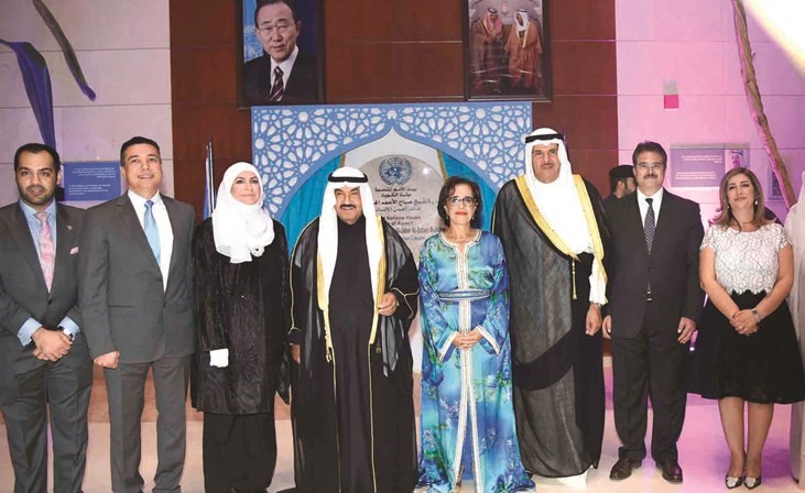 سمو الشيخ ناصر المحمد والشيخ سلمان الحمود وزينب بن جلون وايمان عريقات خلال الاحتفال﻿