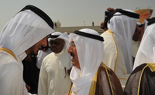 الأمير يصل إلى قطر للتعزية بوفاة الشيخ خليفة بن حمد آل ثاني