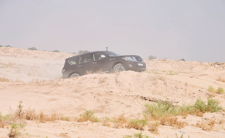 نيسان باترول خلال فعالية الصحراء في مواجهة المدينة﻿