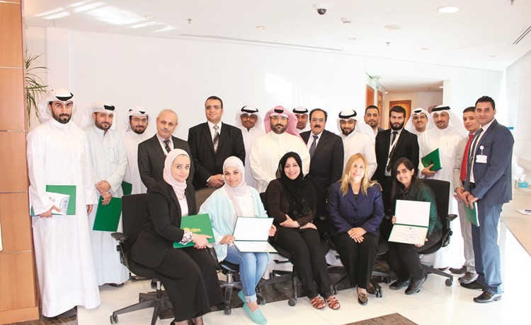 المشاركون في الدورة﻿