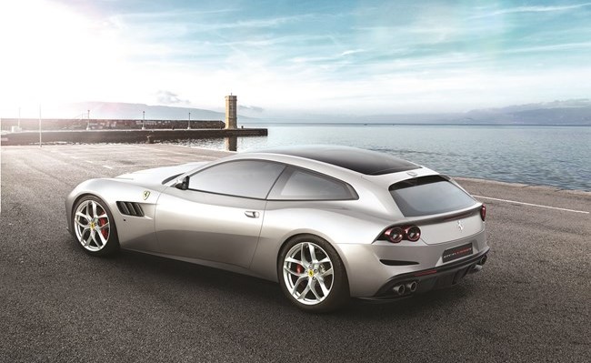 فيراري GTC4LussoT ﻿