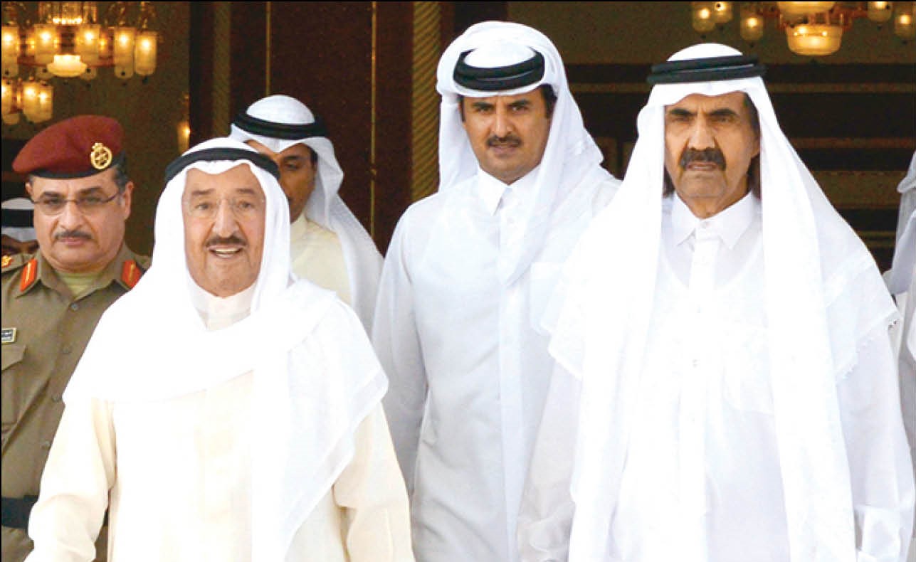 صاحب السمو الأمير الشيخ صباح الأحمد معزيا صاحب السمو الأمير الوالد الشيخ حمد بن خليفة آل ثاني وصاحب السمو الأمير الشيخ تميم حمد بن خليفة آل ثاني أمير دولة قطر