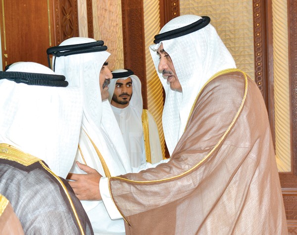 الشيخ صباح الخالد مقدما واجب العزاء لصاحب السمو الأمير الوالد الشيخ حمد بن خليفة آل ثاني