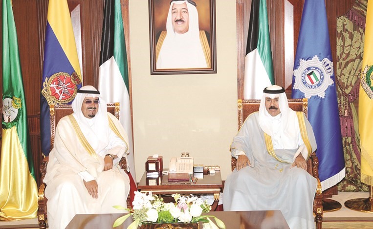 سمو ولي العهد الشيخ نواف الاحمد مستقبلا الشيخ احمد العبدالله﻿